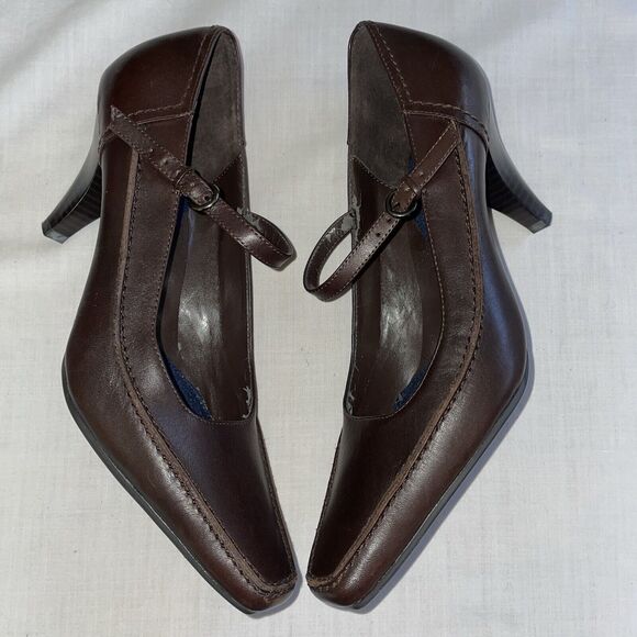 What’s What Dress Pumps Women’s Size 7.5 Medium Brown Leather Cross Strap Buckle - Picture 1 of 12